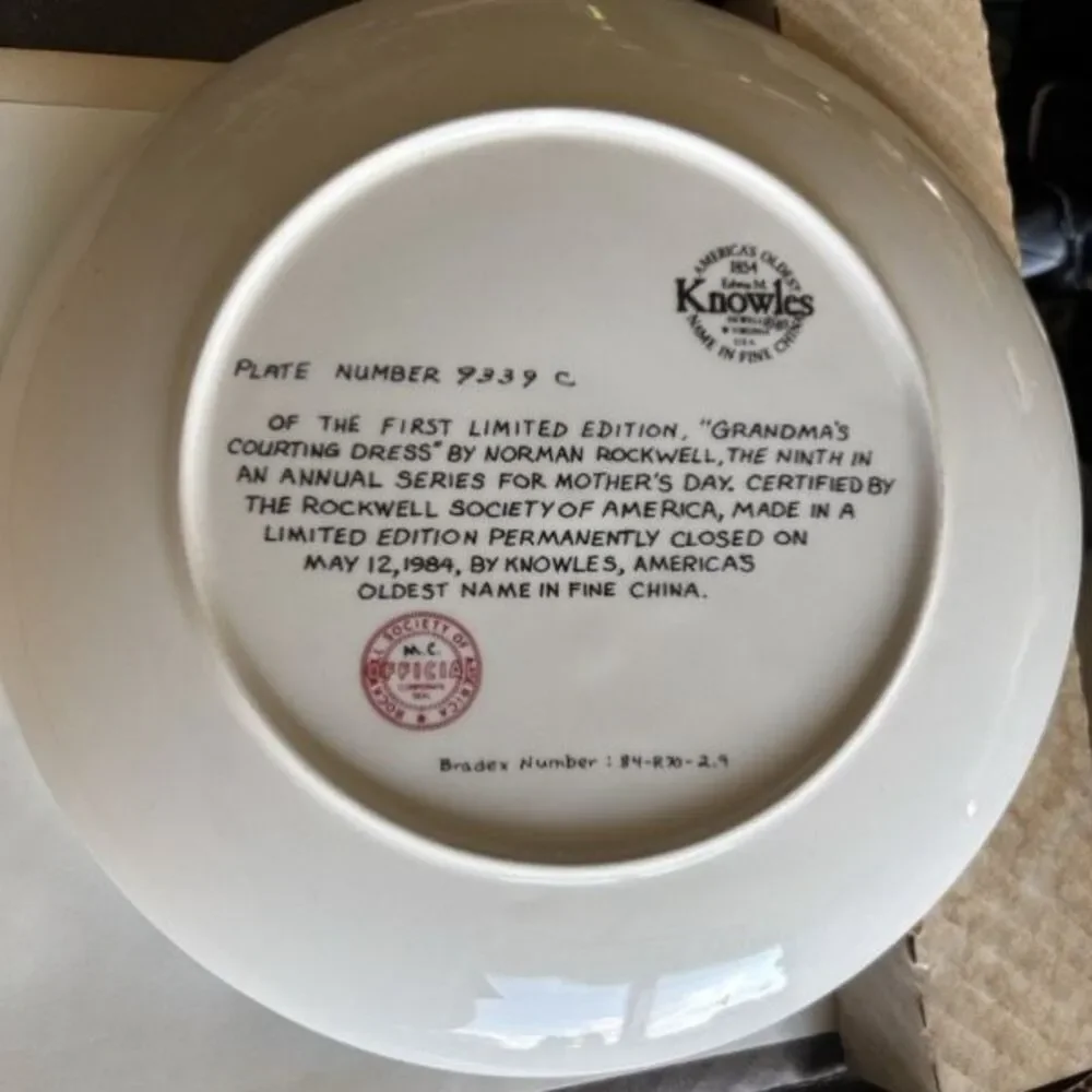 1984 Norman Rockwell Grandmas Courting Dress Plate COA Box Knowles 84-R70-2.9⁠